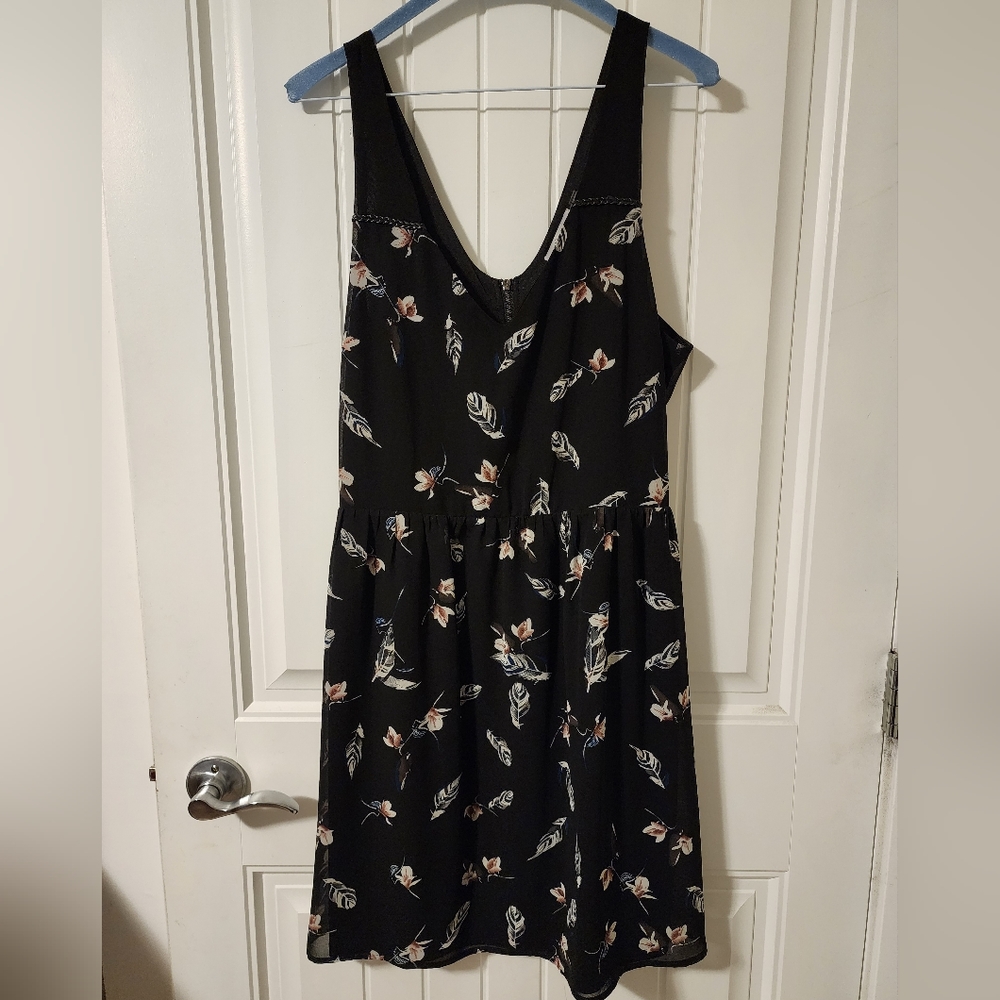 Dex black feather print dress size L